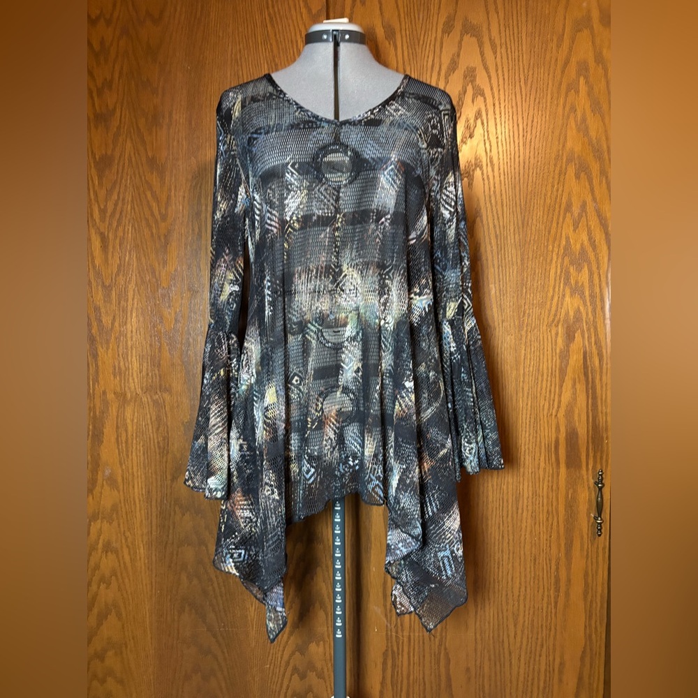 Dor Dor Elegant Women's Tunic with Flared Sleeves / size Large